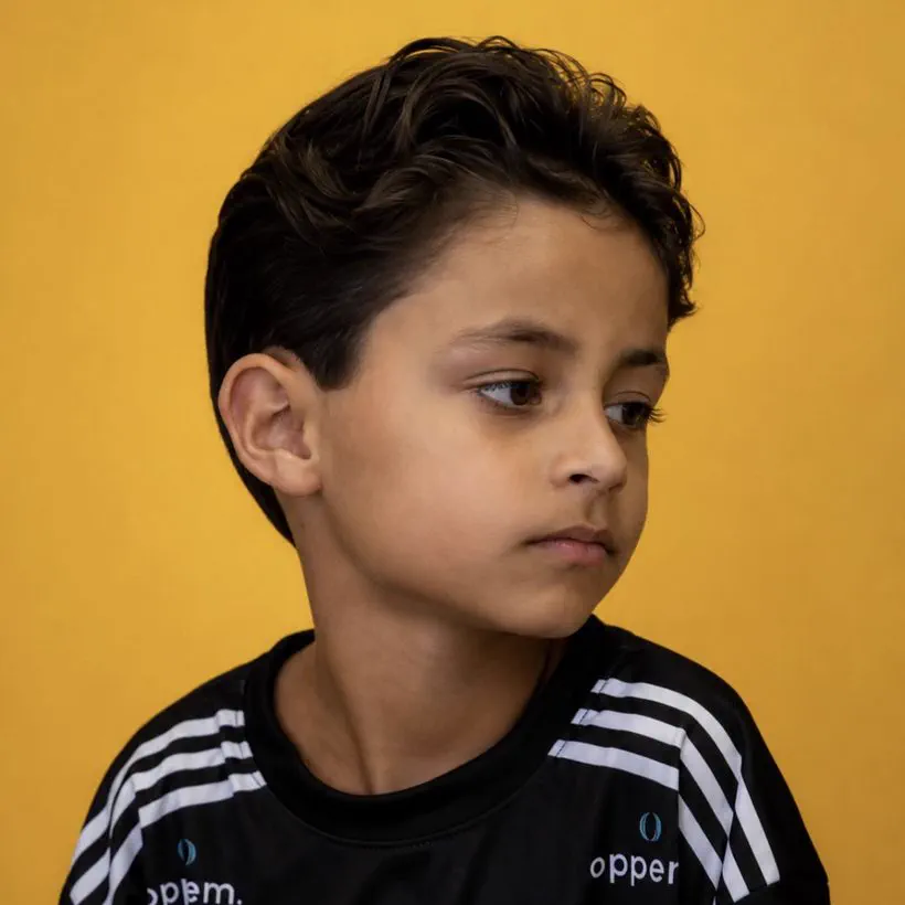Menino com corte de cabelo feito na Barbearia 08